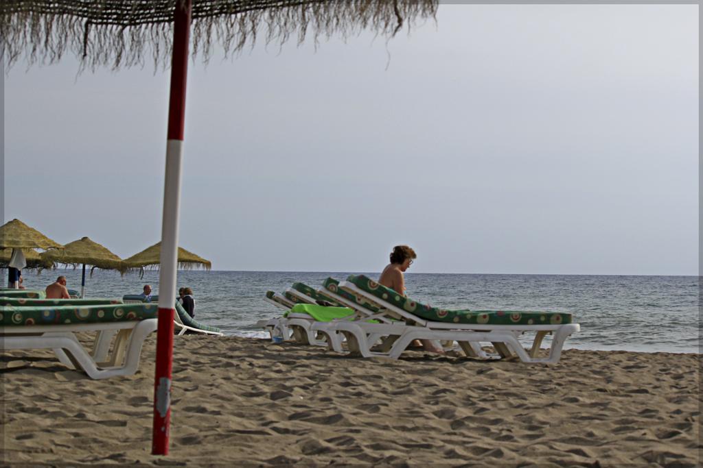 Joy Beach B&B Торремолинос Экстерьер фото